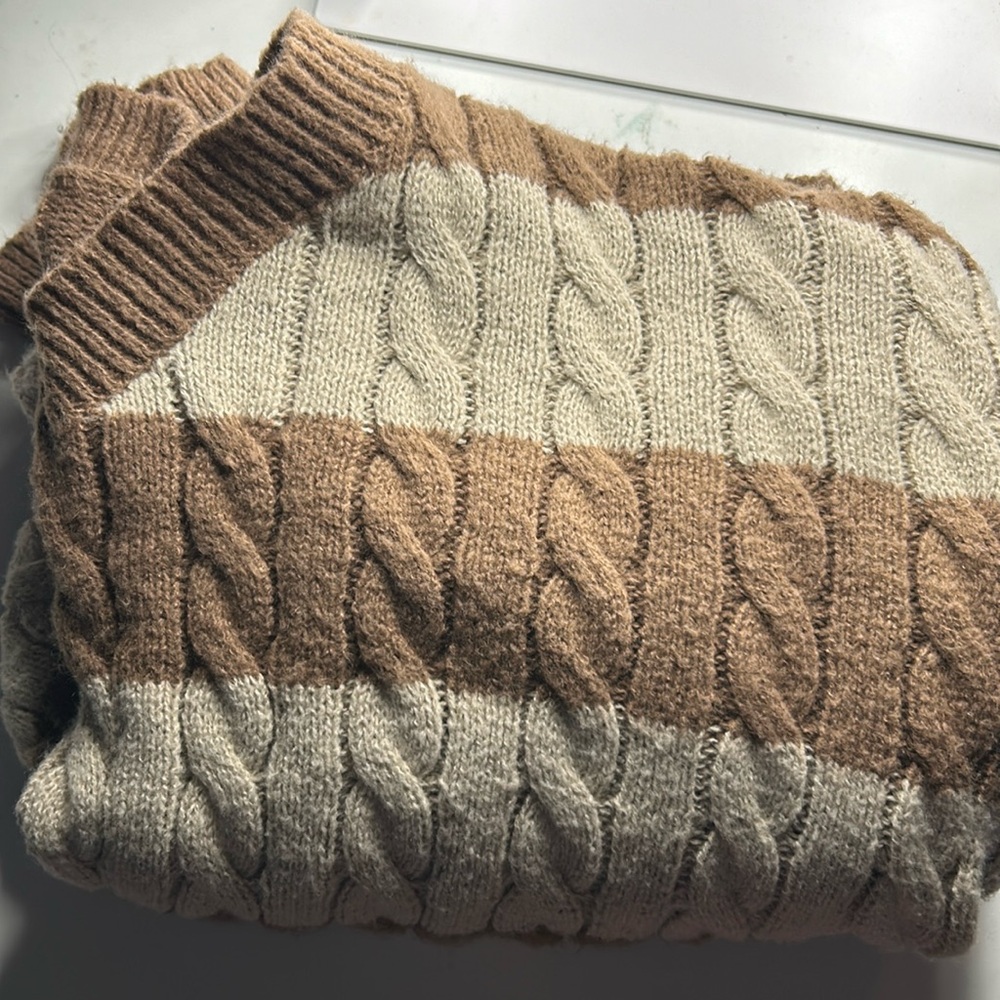 V neck striped sweater